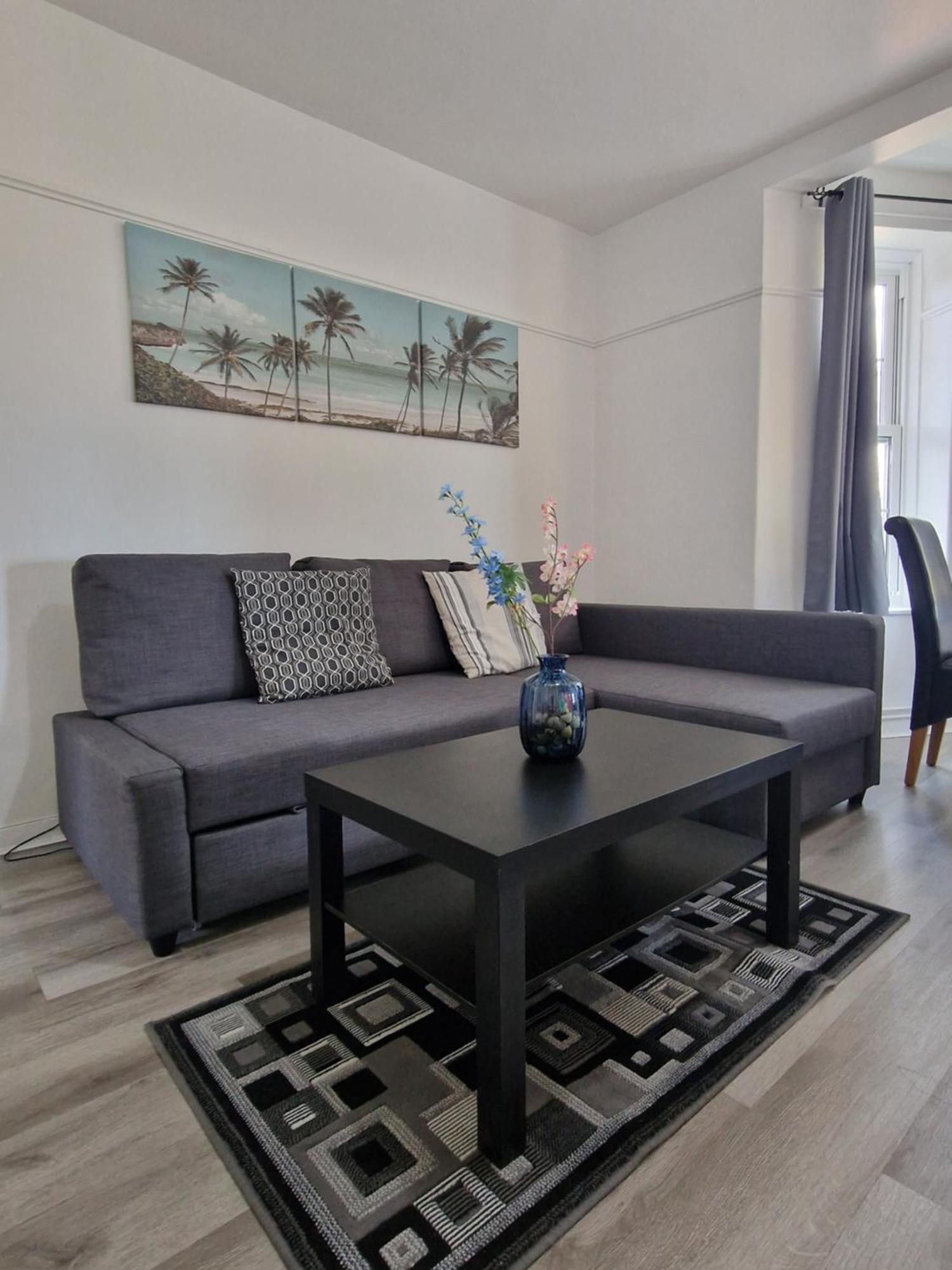 Comfortable 2 Bedrooms Flat In Oval Central Londra Exterior foto