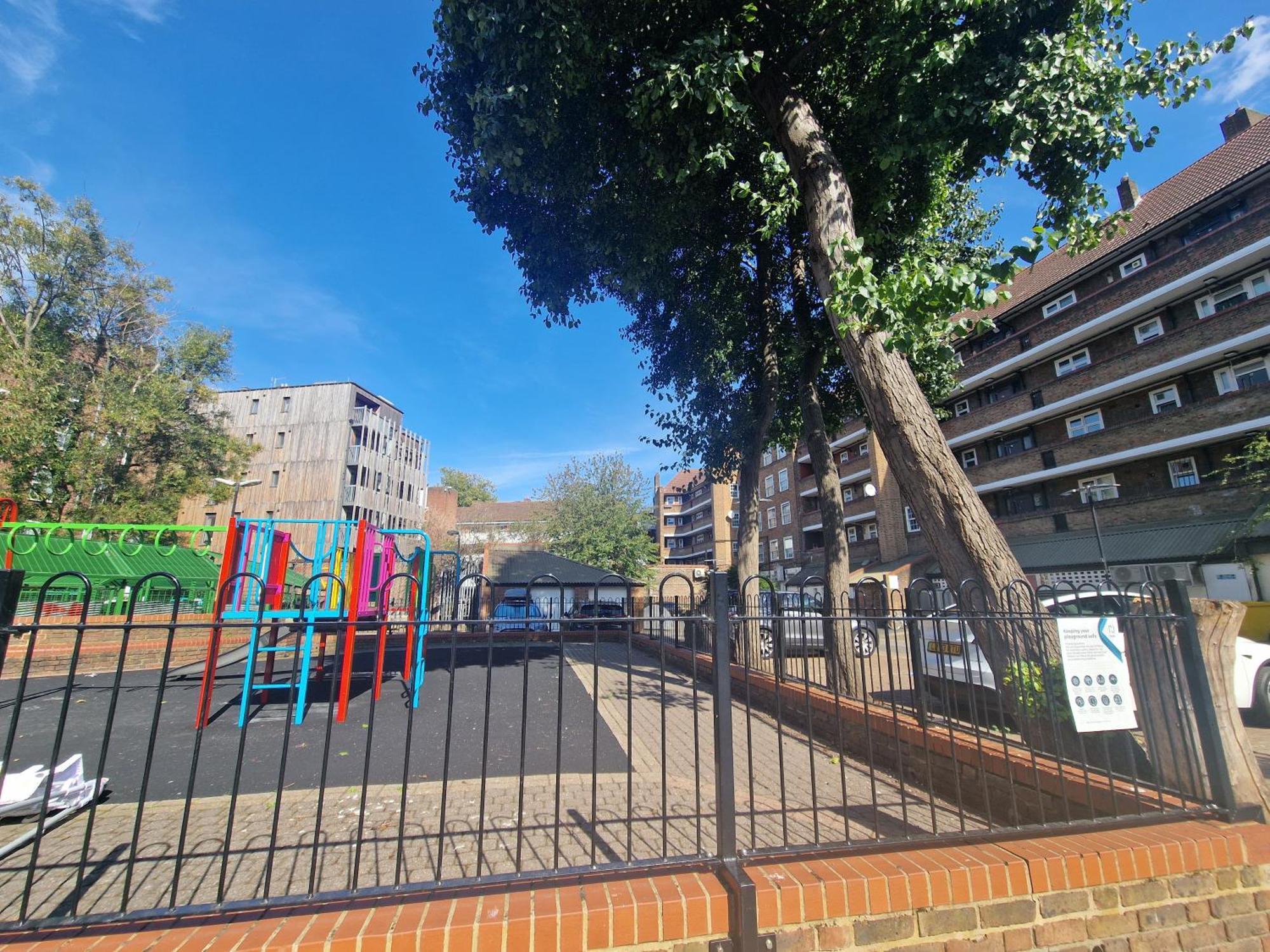 Comfortable 2 Bedrooms Flat In Oval Central Londra Exterior foto