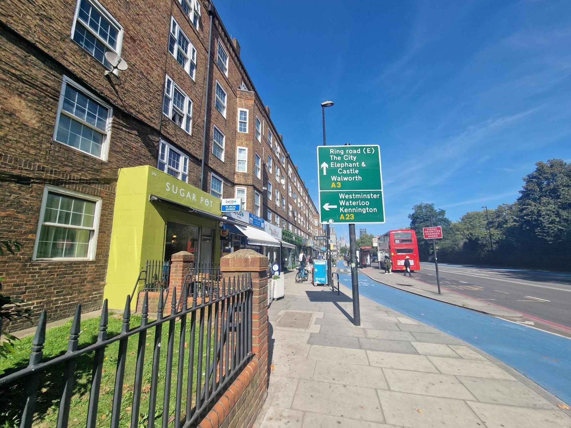 Comfortable 2 Bedrooms Flat In Oval Central Londra Exterior foto